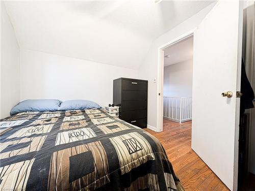 6312 Pitton Road, Niagara Falls, ON - Indoor Photo Showing Bedroom