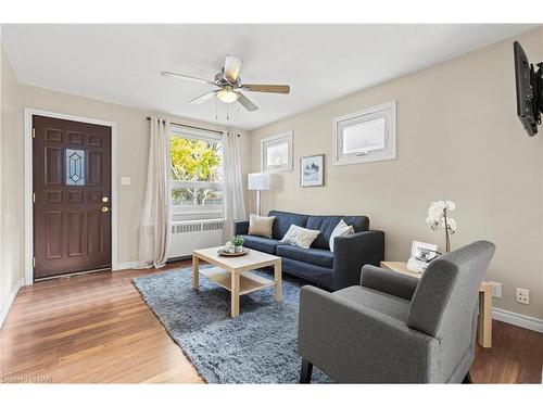 55 Mildred Avenue, St. Catharines, ON - Indoor Photo Showing Living Room