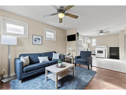 55 Mildred Avenue, St. Catharines, ON - Indoor Photo Showing Living Room