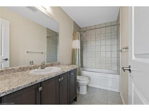 7739 Dockweed Drive, Niagara Falls, ON - Indoor Photo Showing Bathroom