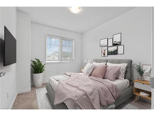 7739 Dockweed Drive, Niagara Falls, ON - Indoor Photo Showing Bedroom