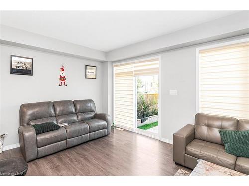 7741 Shadbush Lane, Niagara Falls, ON - Indoor Photo Showing Living Room