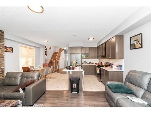 7741 Shadbush Lane, Niagara Falls, ON - Indoor Photo Showing Living Room