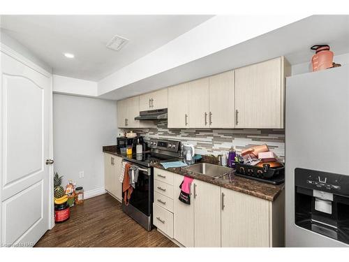 7741 Shadbush Lane, Niagara Falls, ON - Indoor Photo Showing Kitchen