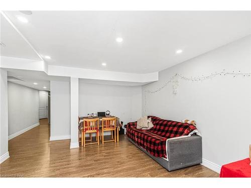 7741 Shadbush Lane, Niagara Falls, ON - Indoor Photo Showing Bedroom