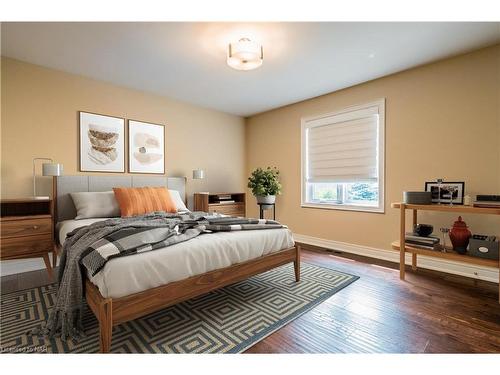 8 Tuscany Court, St. Catharines, ON - Indoor Photo Showing Bedroom