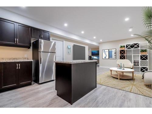 8 Tuscany Court, St. Catharines, ON - Indoor Photo Showing Kitchen