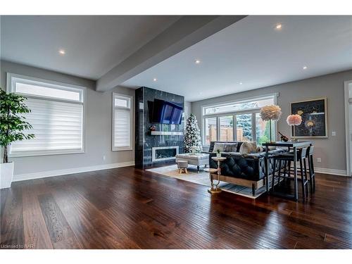 8 Tuscany Court, St. Catharines, ON - Indoor Photo Showing Living Room With Fireplace