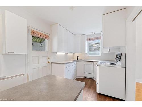 22 Queen Mary Drive, St. Catharines, ON - Indoor Photo Showing Kitchen