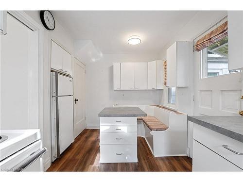 22 Queen Mary Drive, St. Catharines, ON - Indoor Photo Showing Kitchen