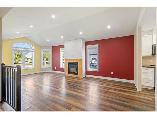 4032 Chippawa Parkway, Niagara Falls, ON - Indoor With Fireplace