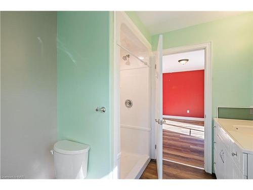 4032 Chippawa Parkway, Niagara Falls, ON - Indoor Photo Showing Bathroom