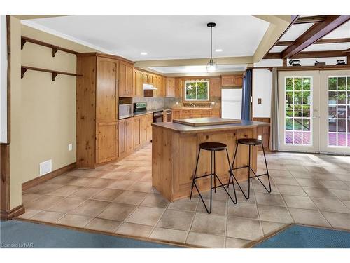 4061 Firelane 13, Sherkston, ON - Indoor Photo Showing Kitchen