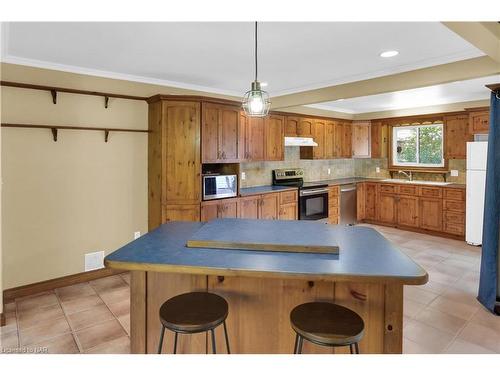 4061 Firelane 13, Sherkston, ON - Indoor Photo Showing Kitchen