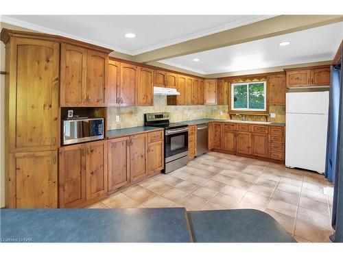 4061 Firelane 13, Sherkston, ON - Indoor Photo Showing Kitchen