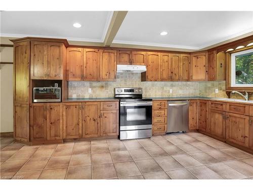 4061 Firelane 13, Sherkston, ON - Indoor Photo Showing Kitchen