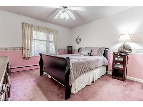 3663 Arlington Avenue, Niagara Falls, ON - Indoor Photo Showing Bedroom