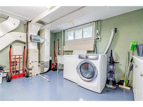 3663 Arlington Avenue, Niagara Falls, ON - Indoor Photo Showing Laundry Room