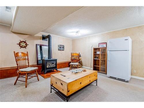 3663 Arlington Avenue, Niagara Falls, ON - Indoor Photo Showing Living Room With Fireplace