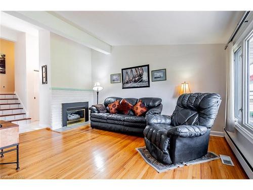 3663 Arlington Avenue, Niagara Falls, ON - Indoor Photo Showing Living Room With Fireplace