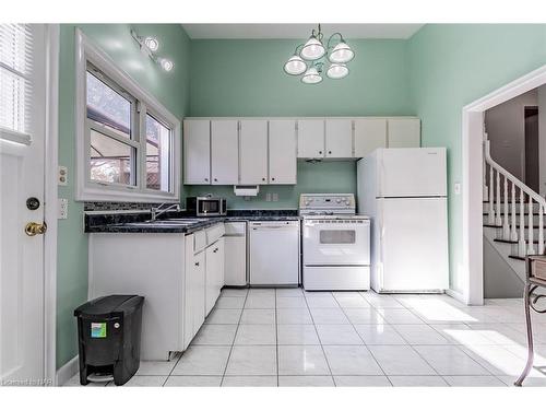 3663 Arlington Avenue, Niagara Falls, ON - Indoor Photo Showing Kitchen