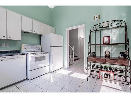 3663 Arlington Avenue, Niagara Falls, ON - Indoor Photo Showing Kitchen