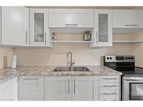 505-365 Geneva Street, St. Catharines, ON - Indoor Photo Showing Kitchen With Double Sink With Upgraded Kitchen