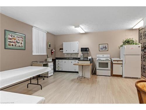 505-365 Geneva Street, St. Catharines, ON - Indoor Photo Showing Kitchen