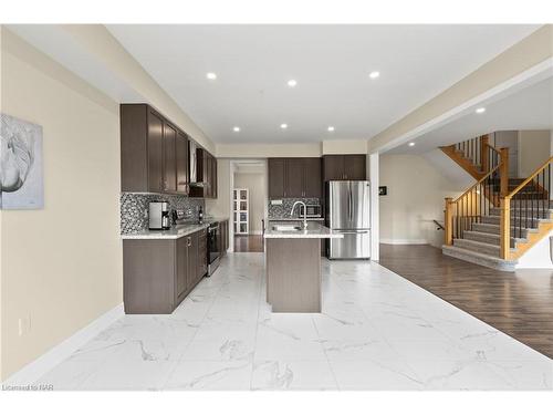 4500 Eclipse Way, Niagara Falls, ON - Indoor Photo Showing Kitchen