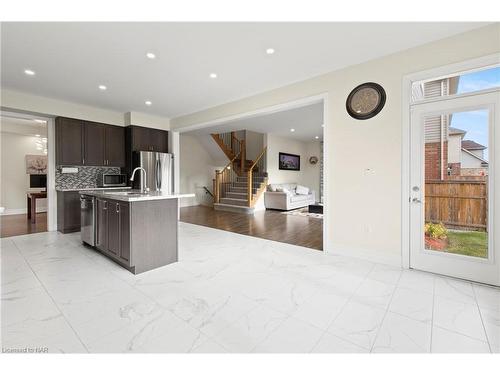 4500 Eclipse Way, Niagara Falls, ON - Indoor Photo Showing Kitchen