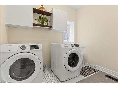 4500 Eclipse Way, Niagara Falls, ON - Indoor Photo Showing Laundry Room