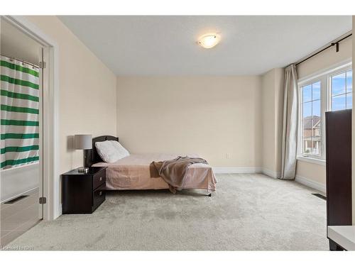 4500 Eclipse Way, Niagara Falls, ON - Indoor Photo Showing Bedroom