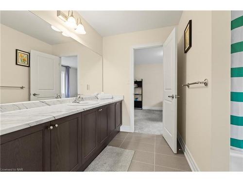 4500 Eclipse Way, Niagara Falls, ON - Indoor Photo Showing Bathroom