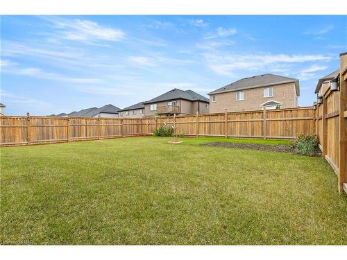 4500 Eclipse Way, Niagara Falls, ON - Outdoor With Backyard