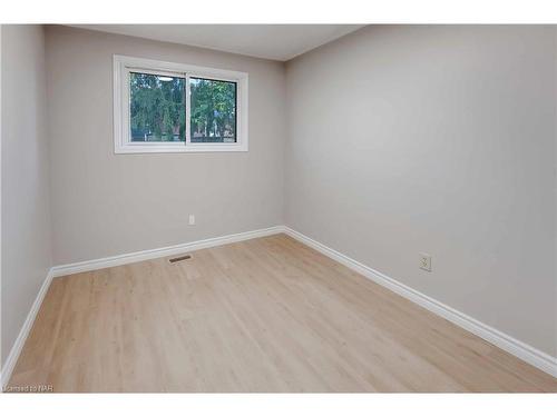 61 Rollins Drive, Welland, ON - Indoor Photo Showing Other Room