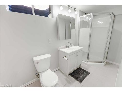 61 Rollins Drive, Welland, ON - Indoor Photo Showing Bathroom