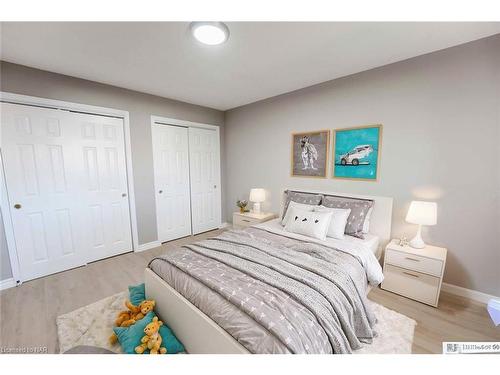 61 Rollins Drive, Welland, ON - Indoor Photo Showing Bedroom