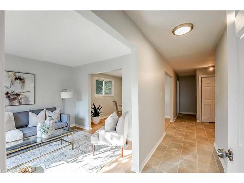 61 Rollins Drive, Welland, ON - Indoor Photo Showing Living Room