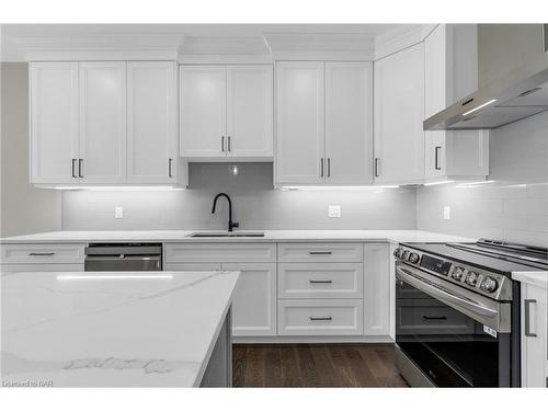 732 Clarence Street, Port Colborne, ON - Indoor Photo Showing Kitchen With Upgraded Kitchen