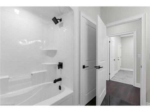 732 Clarence Street, Port Colborne, ON - Indoor Photo Showing Bathroom