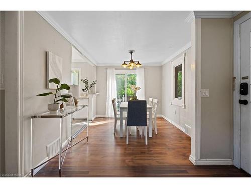 5062 Ontario Avenue, Niagara Falls, ON - Indoor Photo Showing Dining Room