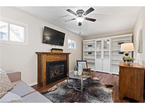 5062 Ontario Avenue, Niagara Falls, ON - Indoor Photo Showing Living Room With Fireplace