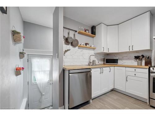 110 Beech Street, St. Catharines, ON - Indoor Photo Showing Kitchen