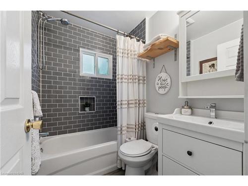 110 Beech Street, St. Catharines, ON - Indoor Photo Showing Bathroom