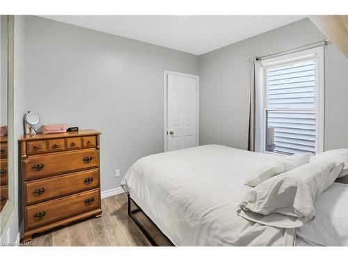 15 Jones Street, St. Catharines, ON - Indoor Photo Showing Bedroom