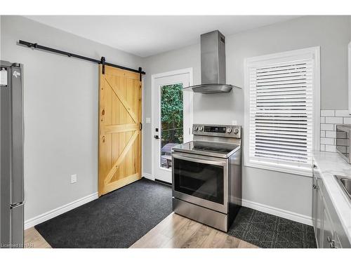 15 Jones Street, St. Catharines, ON - Indoor Photo Showing Kitchen