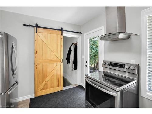 15 Jones Street, St. Catharines, ON - Indoor Photo Showing Kitchen