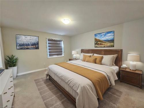 6627 Cropp Street, Niagara Falls, ON - Indoor Photo Showing Bedroom