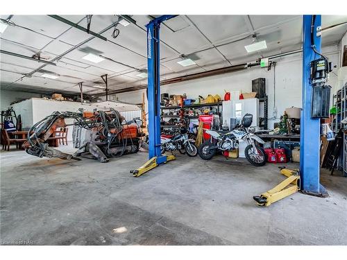 802 Hwy 20, Pelham, ON - Indoor Photo Showing Garage