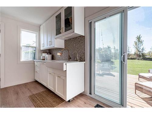 802 Hwy 20, Pelham, ON - Indoor Photo Showing Kitchen